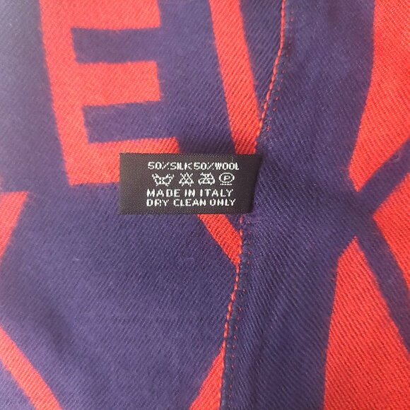 CHANEL Vintage Blue & Red Reversible Window Print Wrap Shawl Scarf w/ CC Logo - Picture 9 of 9